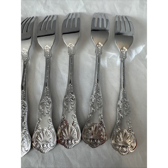 Towle 18/10‎ Stainless Flatware Hotel Kings Shell Lot of 8 Dinner Forks 8 7/16\